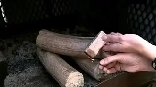 Как делают поленья из древесных опилок