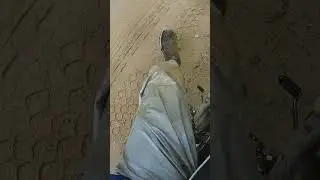 Не ездите по обочинам! И обувь одевайте! а не то что я.