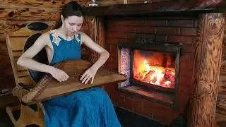 Алена Выхованец - шлемовидные гусли.