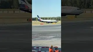 Разгон по полосе в Рощино, необычный борт смартавии Boeing 737-700 перед отрывом от полосы #самолет