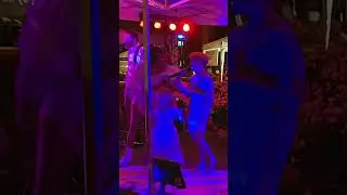 kidz dancing to ‘Uptown Funk’ w VAM Band 🕺🏻💃🏼 #VAMbandLive #UptownFunk #BrunoMars @brunomars