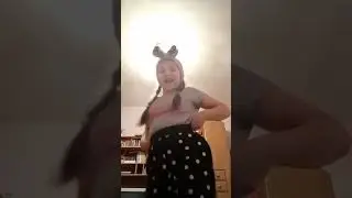 что она там делает в душе целый час пойду-ка я проверю прямо сейчас!