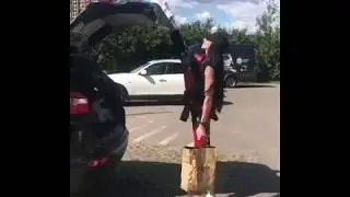 Закрыла багажник без рук. ржака