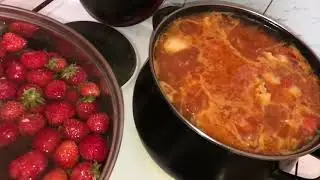 Как сварить компот из клубники зимой?