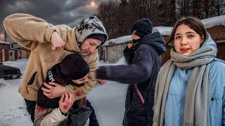 ГОПНИКИ ТРЕБОВАЛИ ДЕНЬГИ С НЕЕ. МАССОВАЯ СТРЕЛКА РАЙОН НА РАЙОН, ПАЦАНЫ НЕ ОТСТУПАЮТ