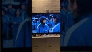 Yo viendo el juego del calamar