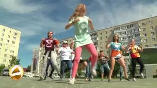Сотрудники мегионской ГИБДД организовали танцевальный флешмоб по безопасности дорожного движения