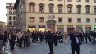 Piazza opera singers