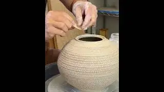 857. Throwing a 4Lb sodium Silicate texture lidded jar