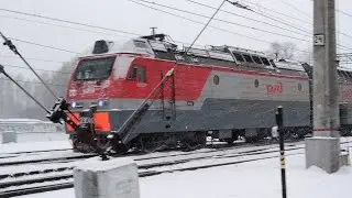 2ЭС4К-016 с грузовым поездом на станции Волковская.
