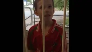Пацан в ломбарде хочет обменять спичку на деньги