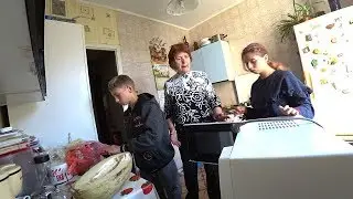 ОЧЕРЕДНОЕ РАССТРОЙСТВО... БАБУЛЯ ПРИВЕЗЛА НЕНУЖНЫЕ ПРОДУКТЫ С ДАЧИ... ЛИЗА У НАС ЗАЩИТНИЦА..