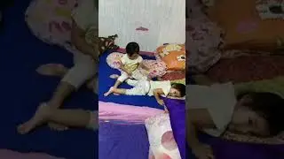 pijat bayi lucu