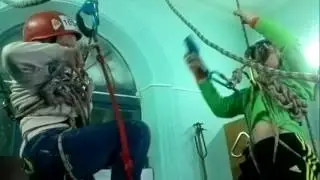 Тима и Рома тренировка   подьем по веревке в аварийной обвязке