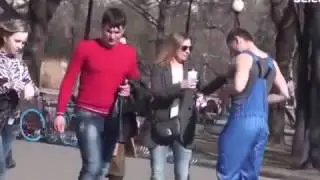Пикап пранк...Дворник цепляет девченок.....