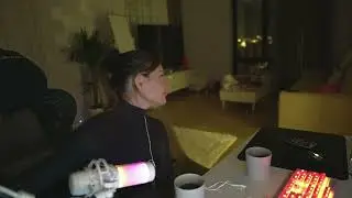 ДИЛАРА НЮХАЕТ СТУЛ БУСТЕРА