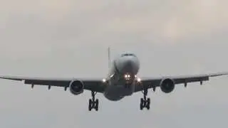 2014.12.14 長榮航空Hello Kitty彩繪機松山機場降落