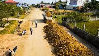 Best Clear Dirt Mix Rock In Road Construction Project With Bulldozer And Dumper Truck 5Tons