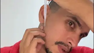 Cuidado masculino de um homem com baixa visão