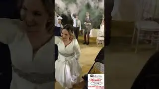 Entrada de los novios al convite. 