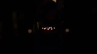 Задувает свечи Музаяна