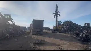 Some double trouble! Cat 322MH and Komatsu 330 material handlers in action