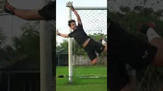 Kiper timnas wajib punya ilmu ini buat lawan Vietnam 🤣 #shorts