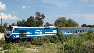 Тепловоз TE33AС-3009 с пассажирским поездом / Diesel locomotive TE33AC-3009 [CFM]
