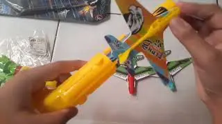 Pesawat terbang pake tembakan ,mainan anak