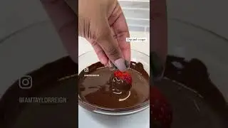 Wine soaked chocolate covered strawberries for #valentinesday #chocolate #valentinesdaygift