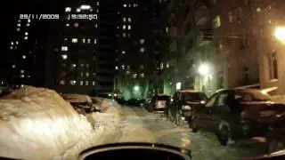 Ищем место для парковки в заснеженном дворе Питера