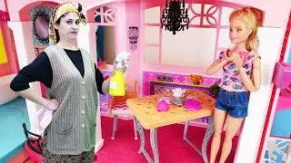 Reyhan abla Barbie'nin evini temizliyor! Komik video. Kukla oyunu