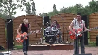Concert Cats Are Not Dead . St Julien 2012