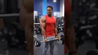 Spotting in the gym gone wrong ❌ vs how to spot correctly ✅