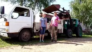 Анастасия с папой вывозят грунт с стройки