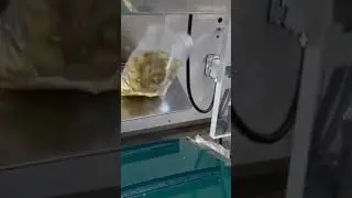 Нарезанные, маринованные, огурцы с рассолом.