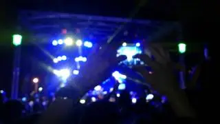 Hardwell playing 