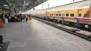 Armor Announcement of 12627 Karnataka Superfast Express Train At Solapur Railway Station (Marathi)