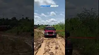 Thar Roxx Muddy Rutt Driving