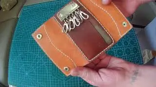Самодельная ключница-визитница из натуральной кожи.