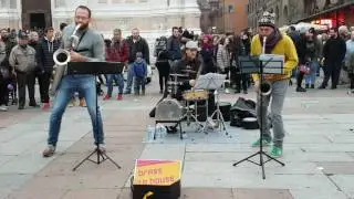 Happy Children (P. Lion) - Brass to House live in Bologna Piazza Maggiore
