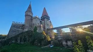 Castelul Corvinilor și turnul din curtea Husarilor