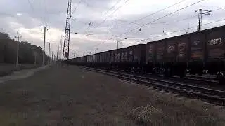 Электровоз ВЕЛ 1271 У3 с грузовим составом с толкачом ВЕЛ 1271 У3