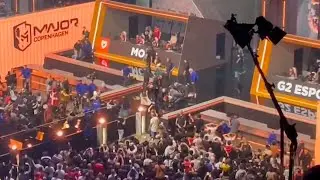 массовая драка на сцене мажора