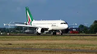 Alitalia A319 zoomed in