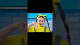 Сестра готовит какао.