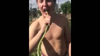 В рот мне одуванчик