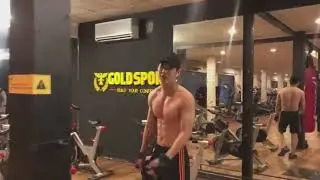 So sánh BODY của Song Luân và Song Joong Ki   Hậu Duệ Mặt Trời Việt Nam