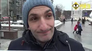 Руслан Каблахов на пикете против передачи Курил