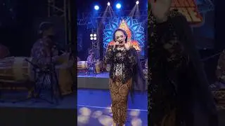 Wong bagus akeh nyedak o ning sandingku - Niken salindry
